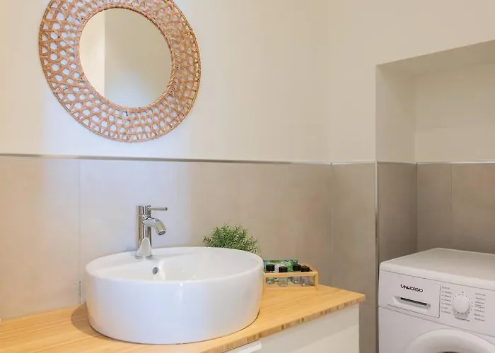 Effe's Apartment- Arya Seaview -parcheggio Gratuito Alassio