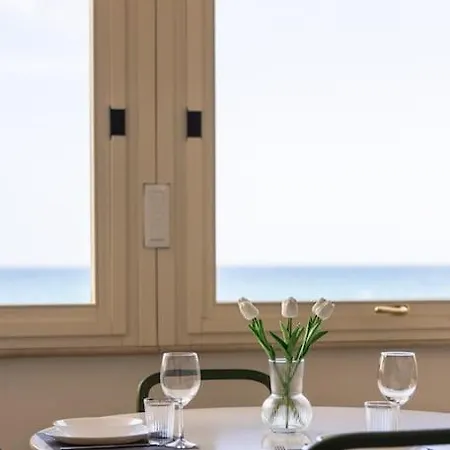 Апартаменти Effe's Apartment- Arya Seaview -parcheggio Gratuito