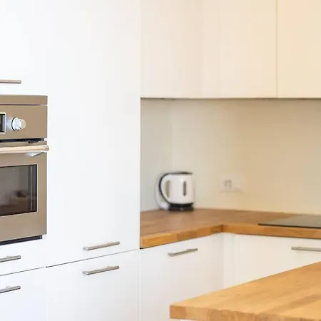Effe's Apartment- Arya Seaview -parcheggio Gratuito * Alassio
