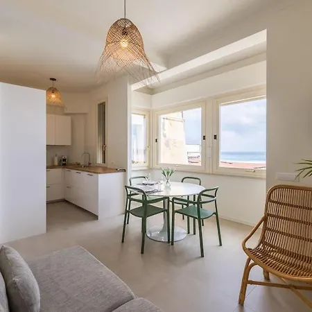 Апартаменти Effe's Apartment- Arya Seaview -parcheggio Gratuito
