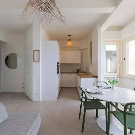 Effe's Apartment- Arya Seaview -parcheggio Gratuito Appartamento Alassio
